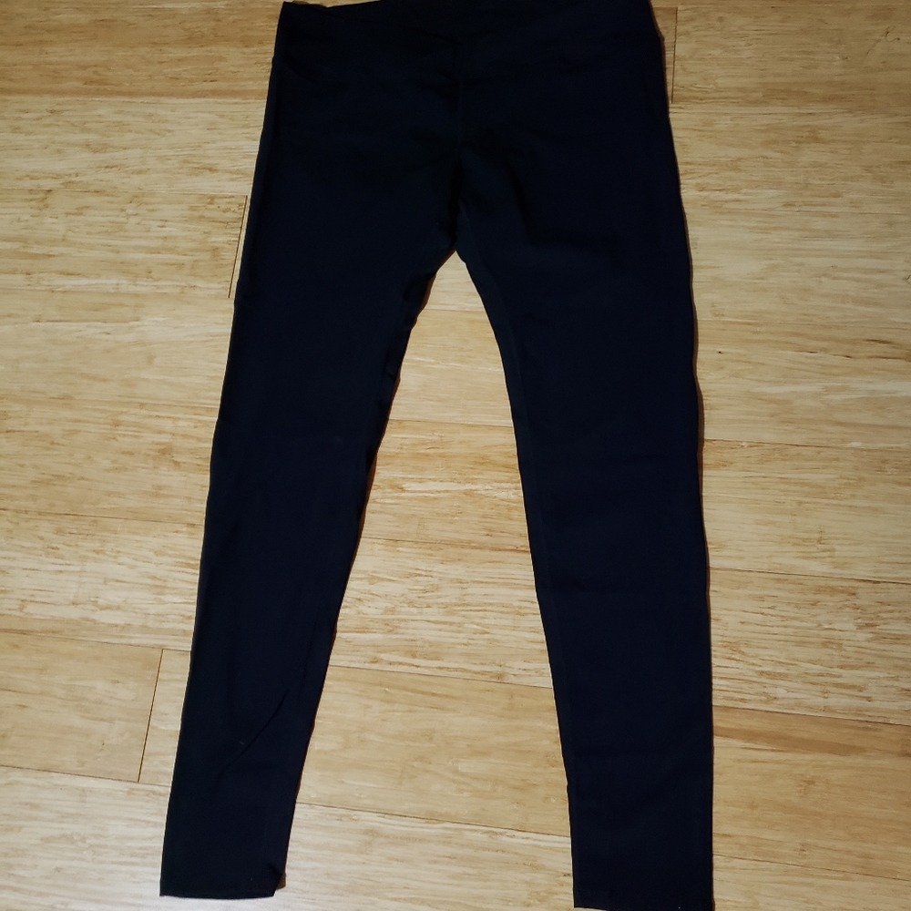Black yoga pants